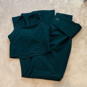 Beyond yoga dark spruce space dye set